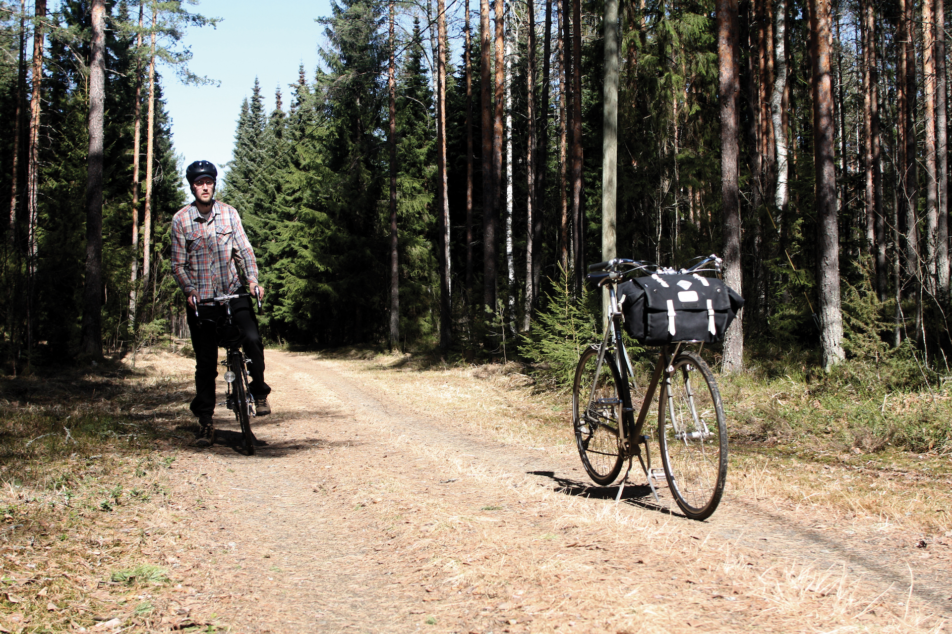 Mikko Hippönen mit seinem Pelago-Fahrrad. Das obere Bild zeigt seinen Bruder Timo Hippönen